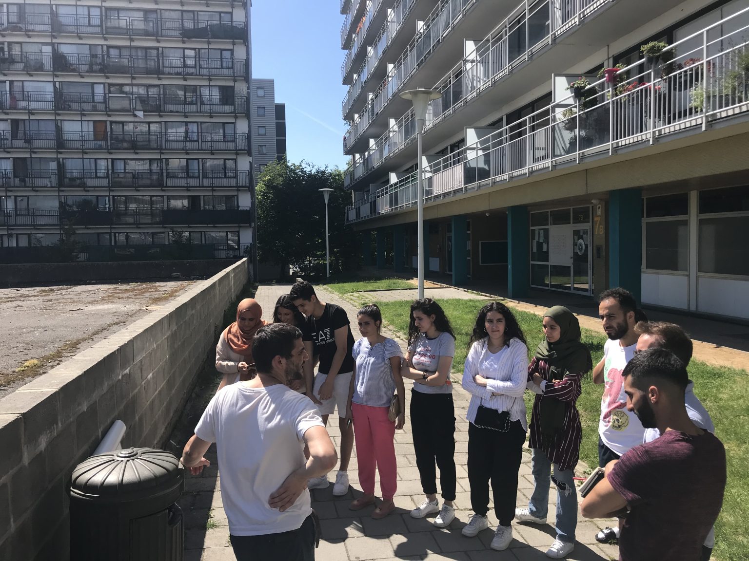 AND_PBS Anderlecht CQD Masterplan Peterbos_wandeling_meisjes