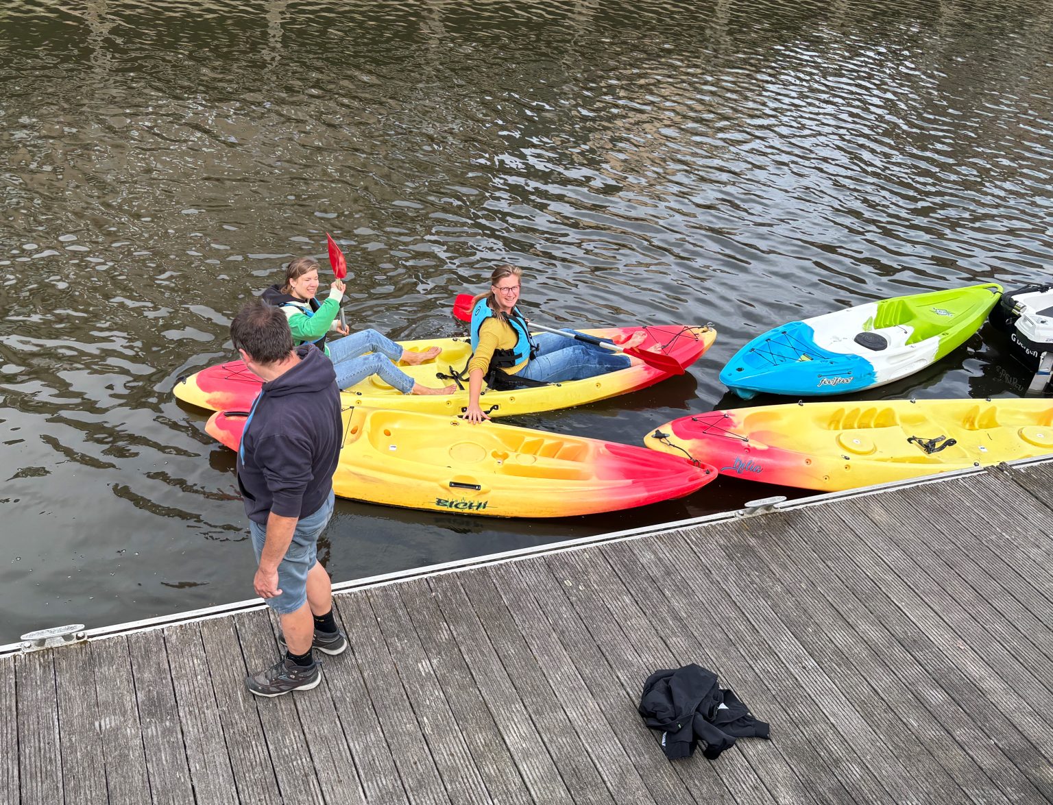 Participants kayaking on the Dender river at Kaaifeest to experience the water environment