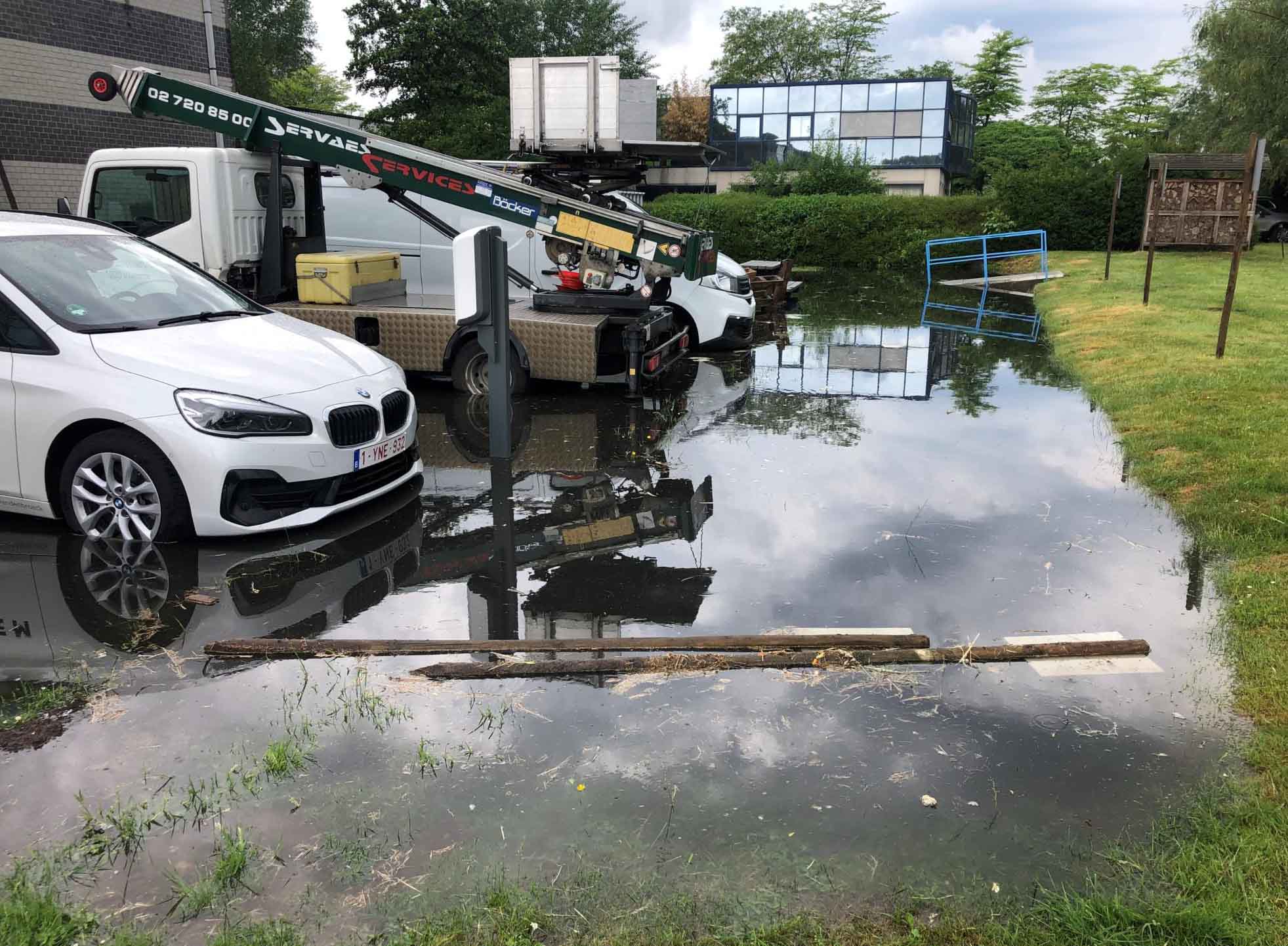 Kontich_blauwe_steen_bedrijventerrein_wateroverlast